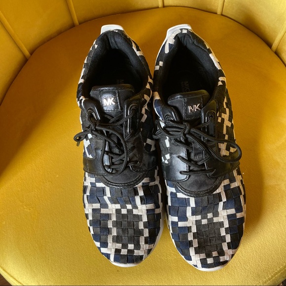 Michael Kors Amanda Trainer in blue black and white - Picture 5 of 11